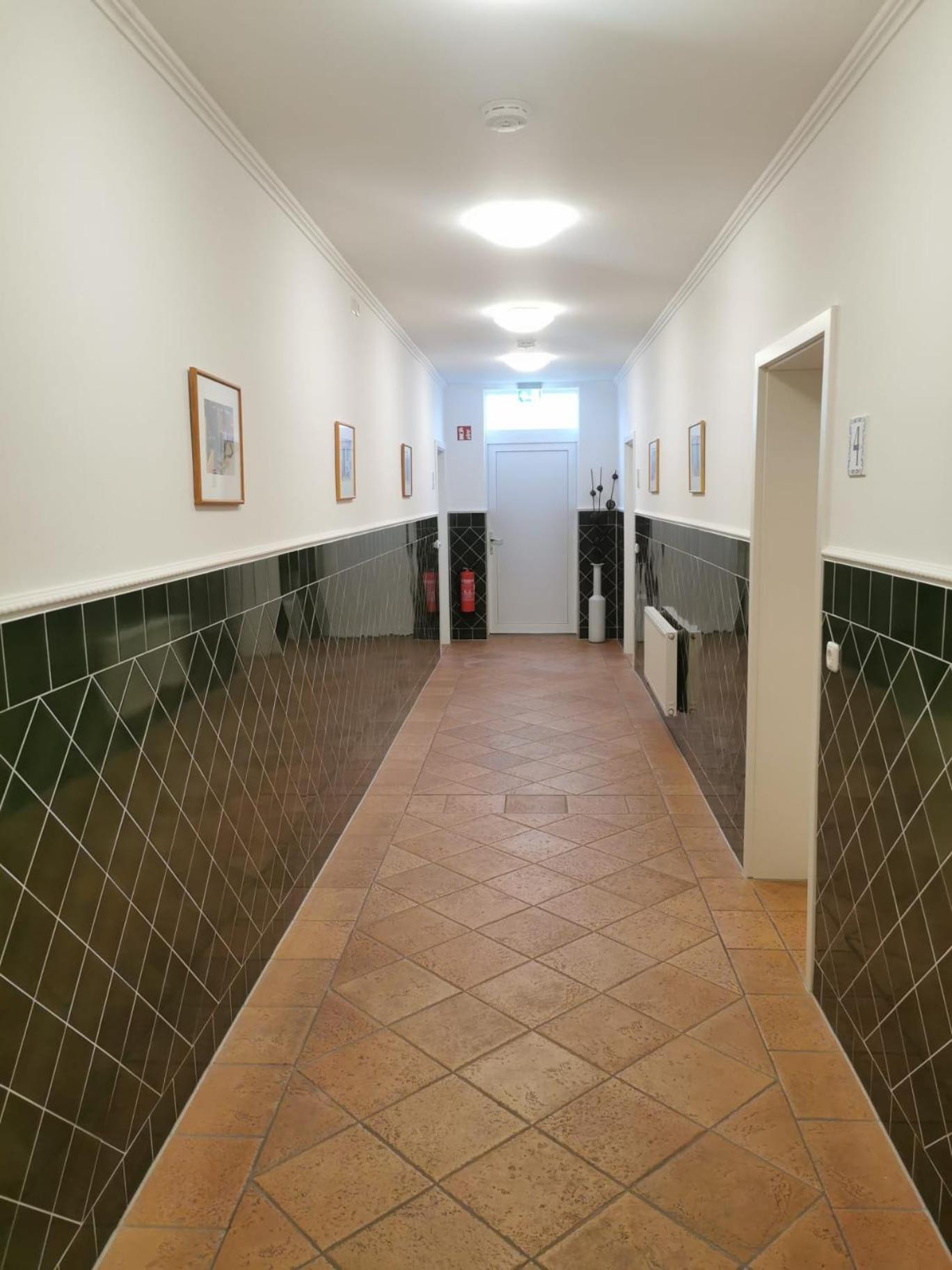 Aparthotel Unterwegs Ins Apartmenthaus Ehemalige Apartmenthaus Unterwegs