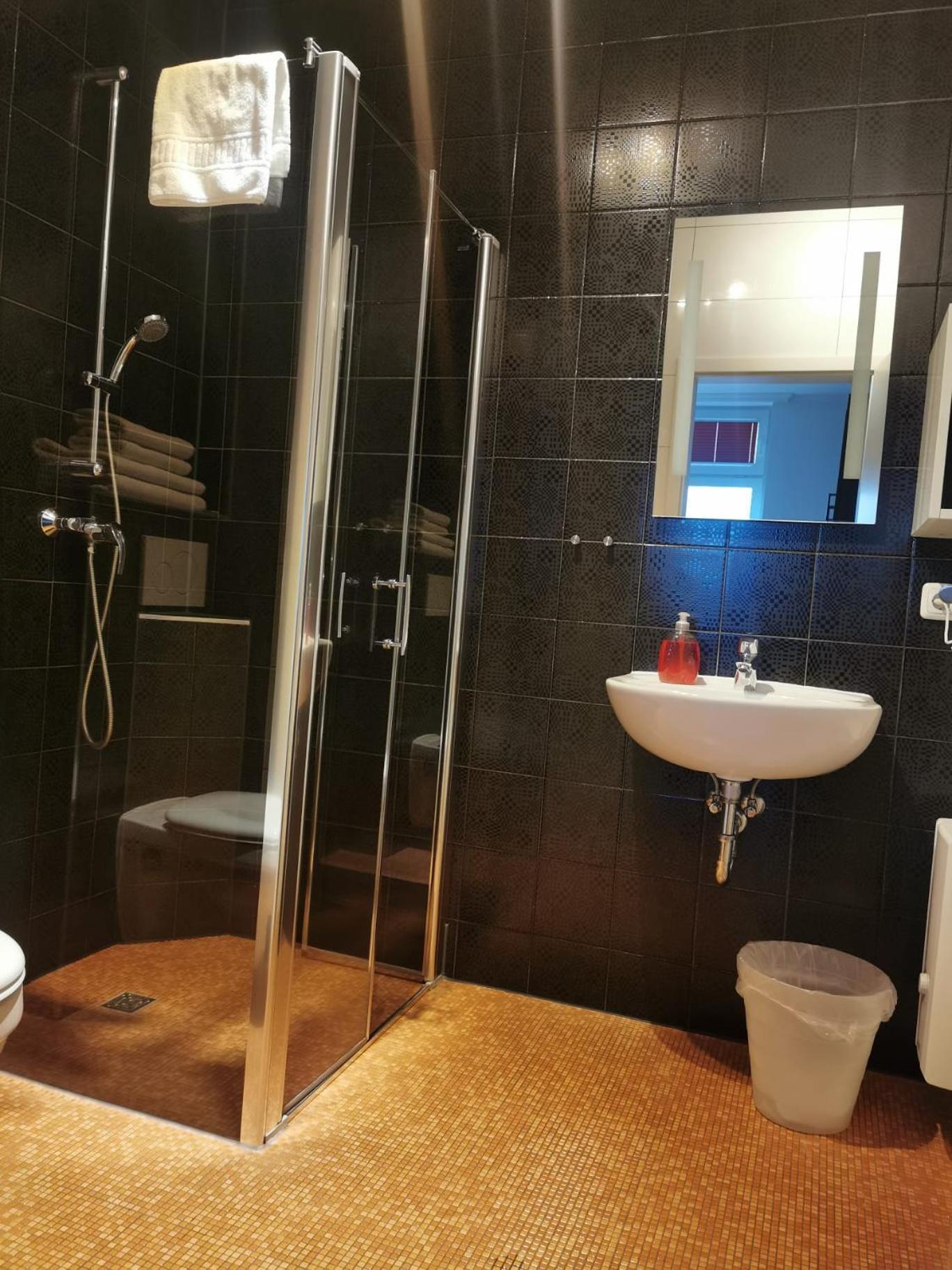 Aparthotel Unterwegs Ins Apartmenthaus Ehemalige Apartmenthaus Unterwegs